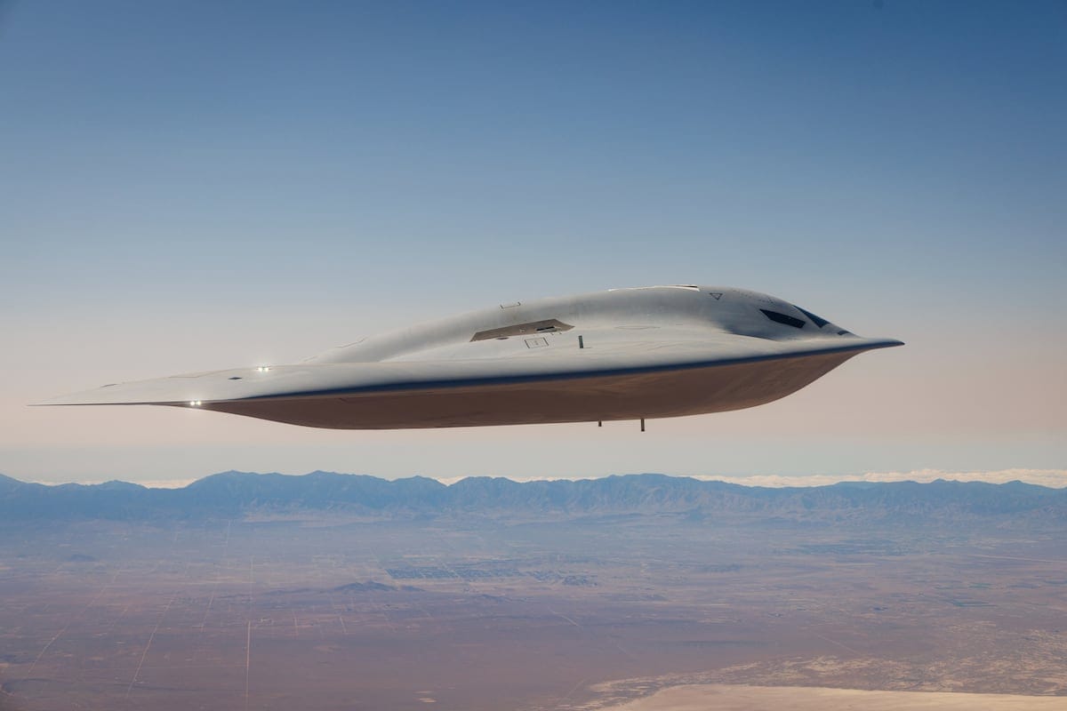 B-21 Raider Successfully Conducts Close-Proximity Flight with KC-135 Tanker, Confirms US Air Force
