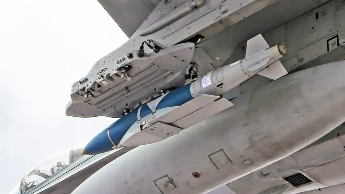 Enhanced Precision with JDAM-ER Bombs for Fortified Target Engagement