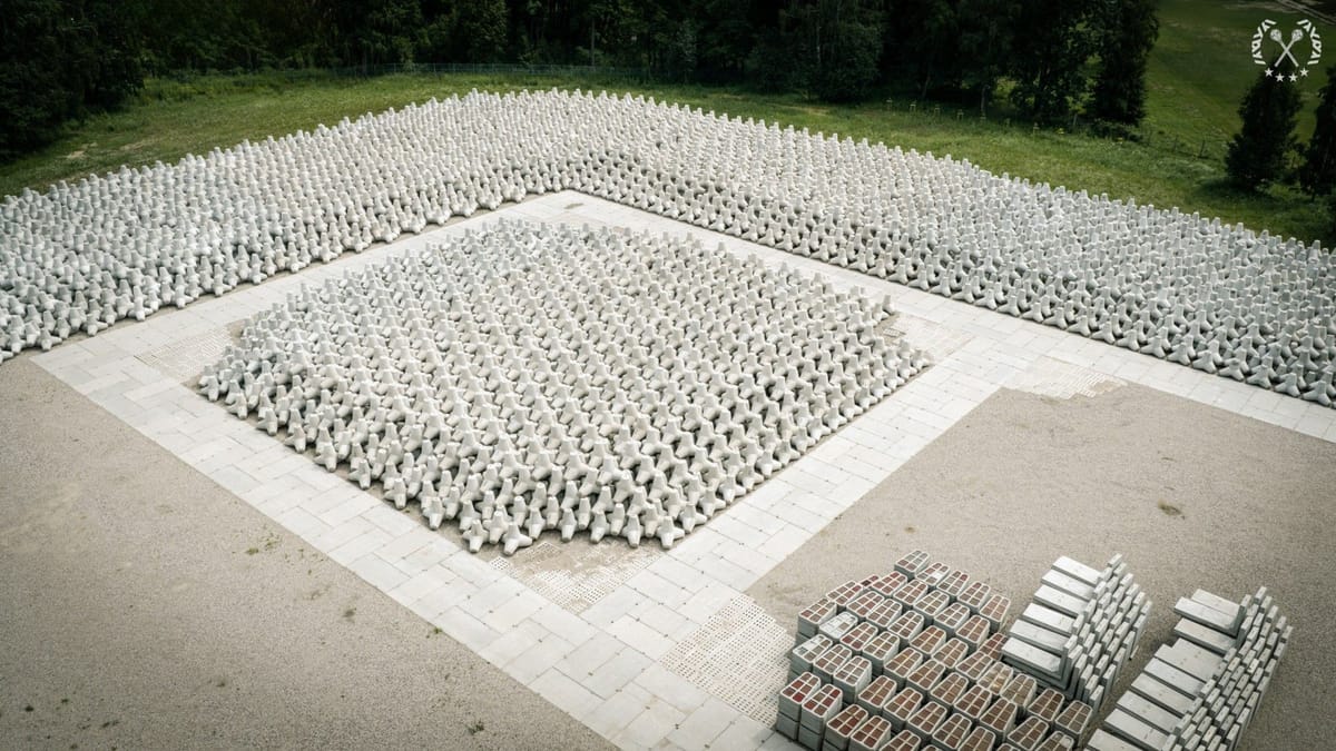 Poland Transporting 300,000 Anti-Tank Barricades to Fortify Eastern Borders