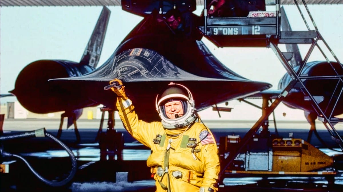 Insights from an SR-71 Blackbird Pilot on High-Speed Reconnaissance Missions