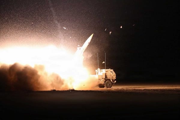 US HIMARS Launch ATACMS Missiles from Kuwait in Strikes on Iranian Military Targets