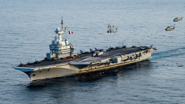 French Aircraft Carrier Charles de Gaulle Deployed to Arabian Sea Amid Hormuz Tensions