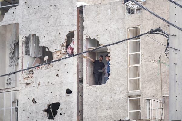 Projectiles Strike Iran's Qeshm Island Amid Renewed Tensions