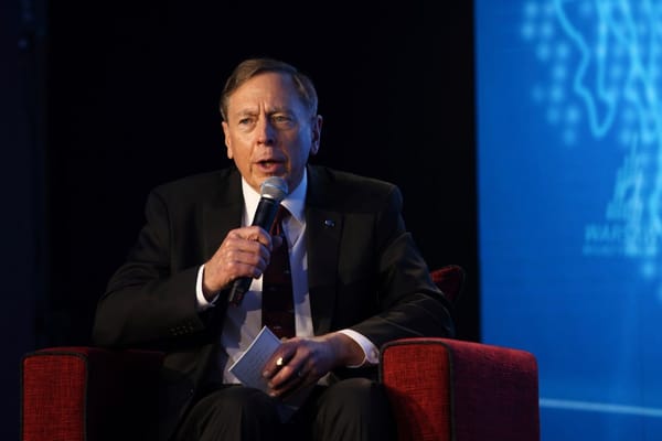 Petraeus Calls for Urgent Change in Military to Adapt to Autonomous Warfare